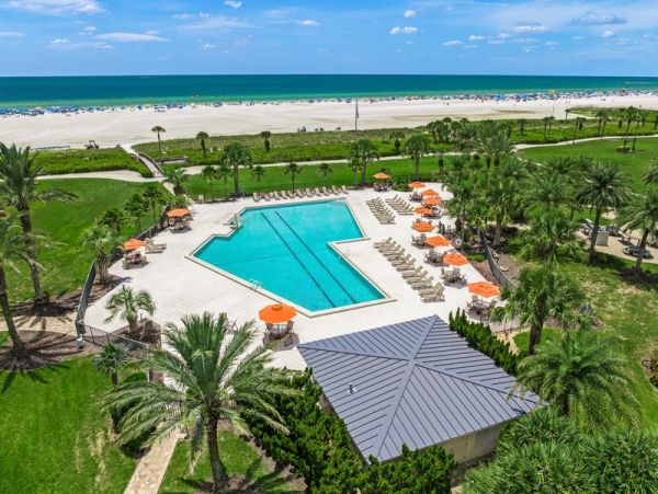 Bright Coastal Getaway Steps from Siesta Beach