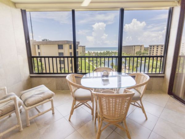 Siesta Key 2 Bedroom Condo with Views & Pools
