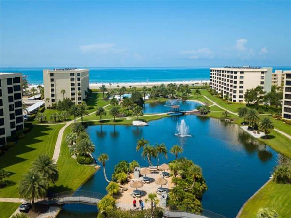 Siesta Key 2 Bedroom Condo with Views & Pools