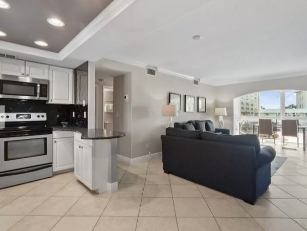 Lovely 2 bed 2 bath Condo located on the #1 beach!