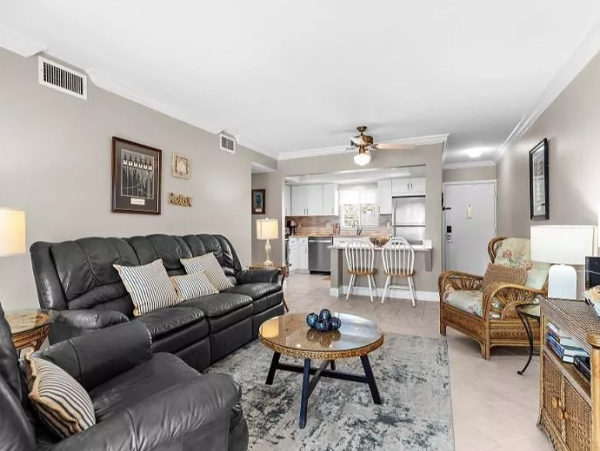 Two Bedroom Two Bathroom Beach Condo Sleeps 6