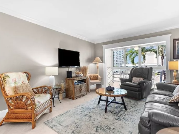 Two Bedroom Two Bathroom Beach Condo Sleeps 6