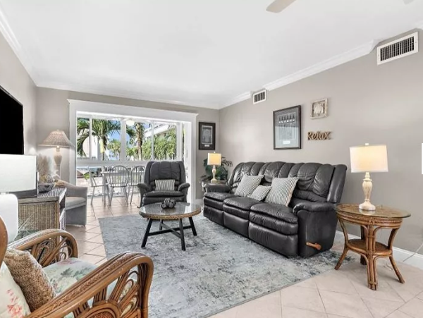 Two Bedroom Two Bathroom Beach Condo Sleeps 6