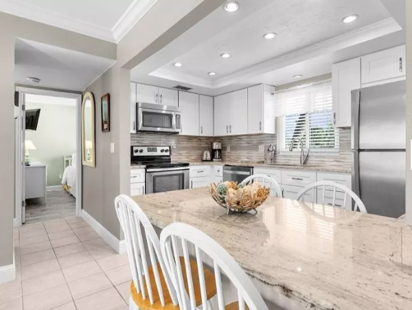 Two Bedroom Two Bathroom Beach Condo Sleeps 6