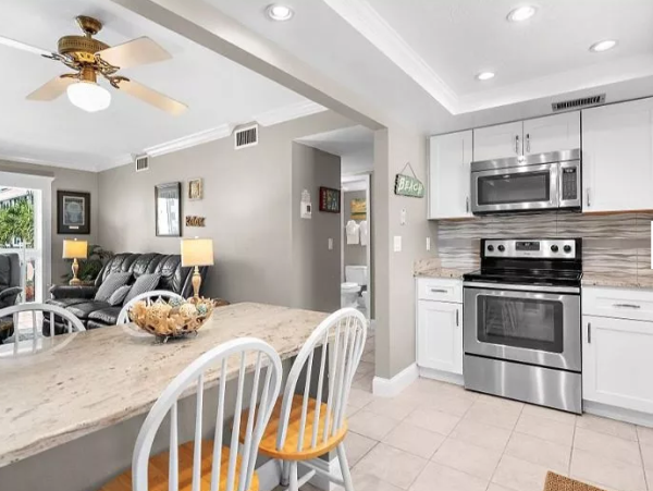 Two Bedroom Two Bathroom Beach Condo Sleeps 6