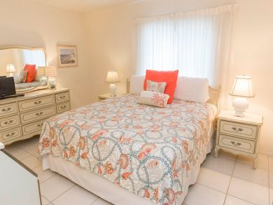 Lovely 2 bed 2 ba Condo - located on the #1 beach