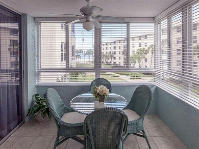 Screened Lanai with Dining Table - Seats 4