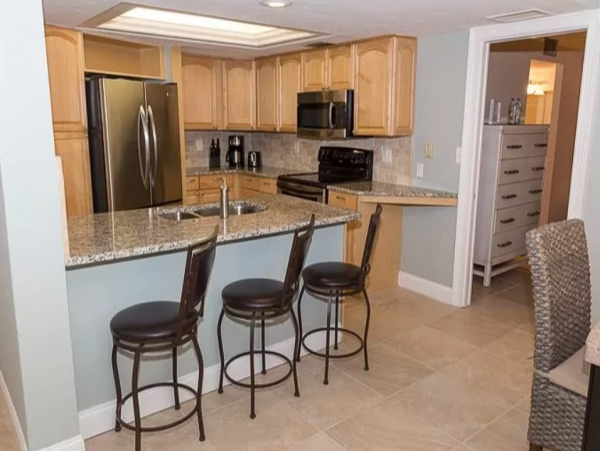 Partial Ocean Views from this Lovely Condo in Siesta Key