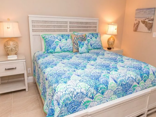 Partial Ocean Views from this Lovely Condo in Siesta Key
