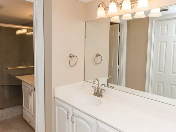 Partial Ocean Views from this Lovely Condo in Siesta Key