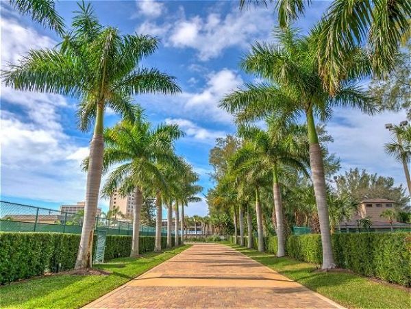 Partial Ocean Views from this Lovely Condo in Siesta Key