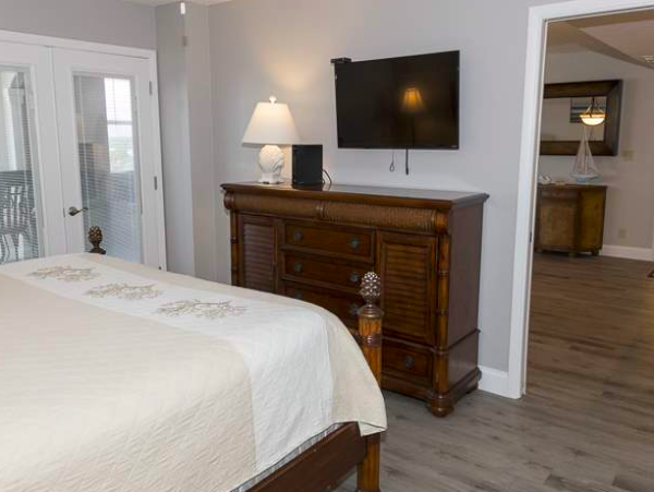 Two Bedroom Beach Condo Sleeps Six Guests