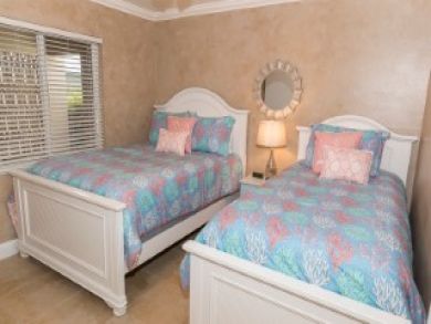 Siesta Key Beach Vacation Condo with Two Bedrooms Sleeps 6