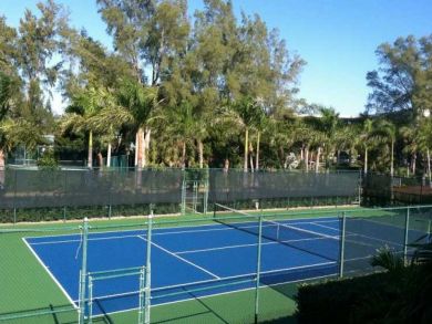 Siesta Key Beach Vacation Condo with Two Bedrooms Sleeps 6