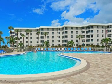 Siesta Key Beach Vacation Condo with Two Bedrooms Sleeps 6