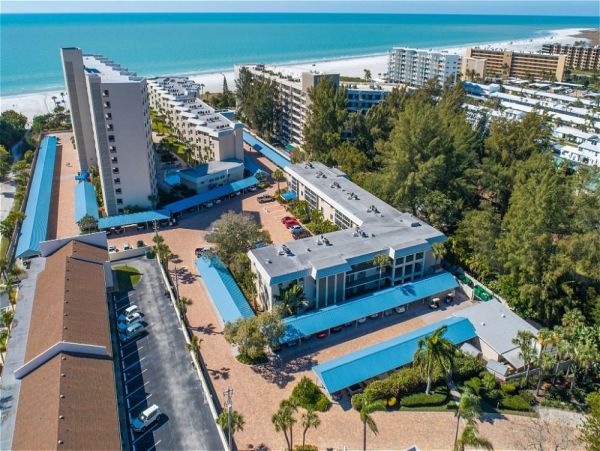 One Bedroom Beach Vacation Rental Siesta Key with Pool