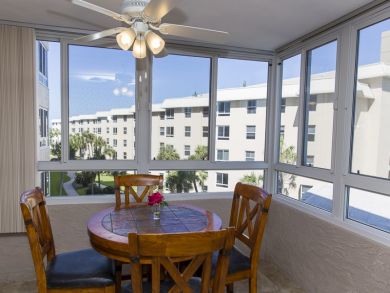Lovely Siesta Key Vacation Condo in Resort Setting