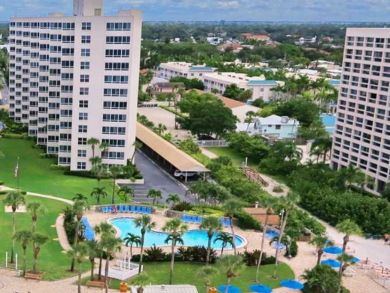 Enjoy  Views of the Gulf from this Two Bedroom Siesta Condo