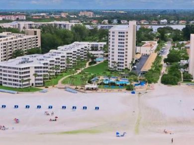 Enjoy  Views of the Gulf from this Two Bedroom Siesta Condo