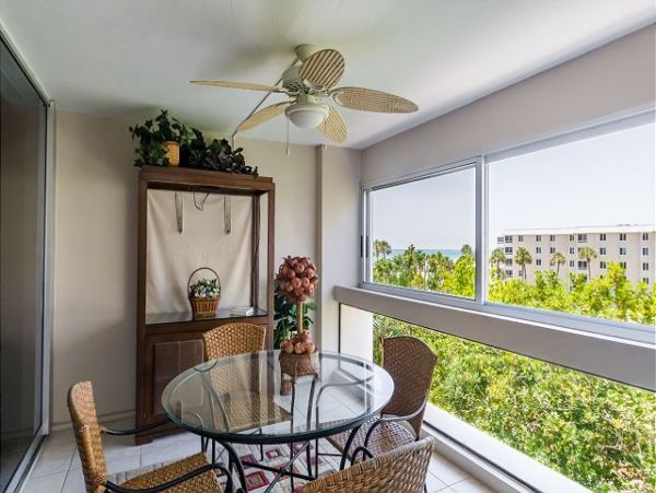 Siesta Key Beach condo Sleeps 4
