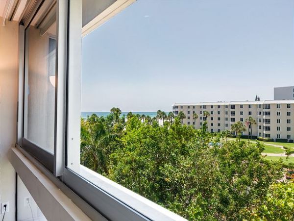 Siesta Key Beach condo Sleeps 4