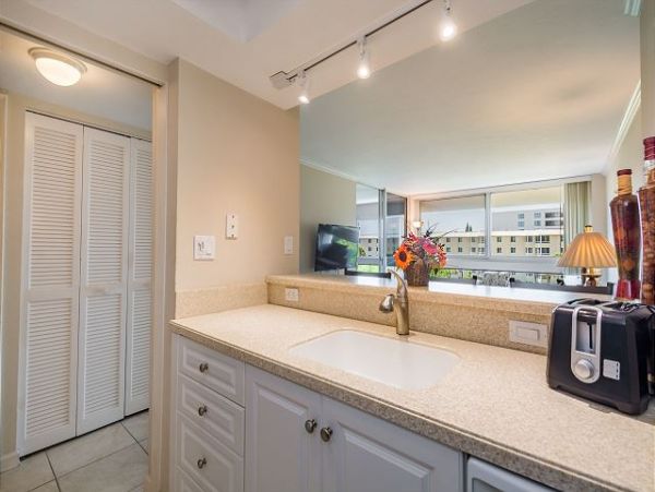 Siesta Key Beach condo Sleeps 4
