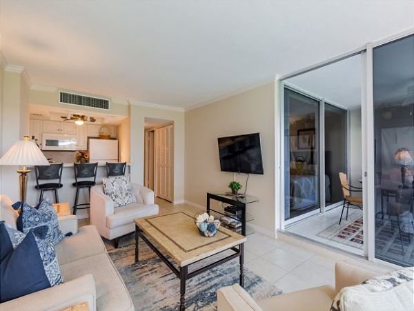 Siesta Key Beach condo Sleeps 4