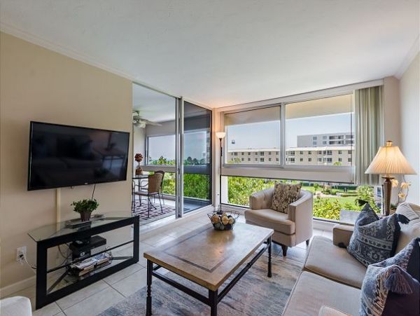 Siesta Key Beach condo Sleeps 4