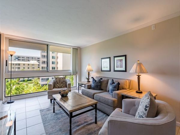 Siesta Key Beach condo Sleeps 4
