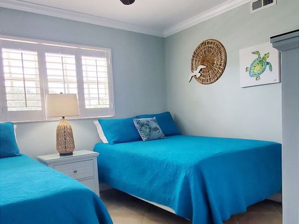 Lovely Bayside 2/2 Condo awaits your arrival!