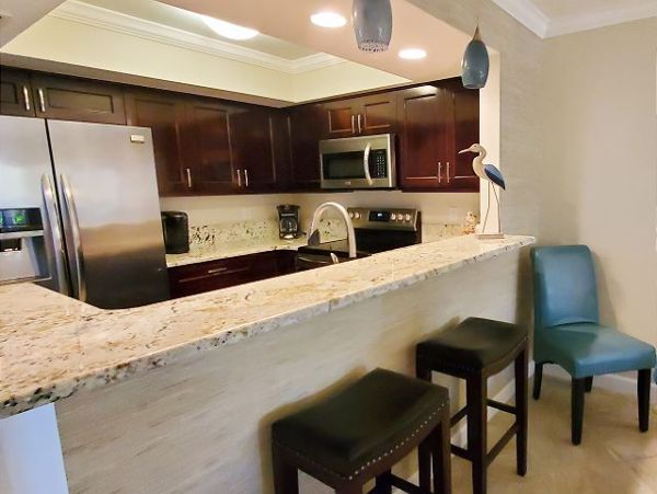 Lovely Bayside 2/2 Condo awaits your arrival!
