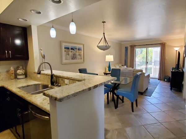 Lovely Bayside 2/2 Condo awaits your arrival!