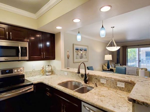 Lovely Bayside 2/2 Condo awaits your arrival!