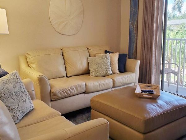 Lovely Bayside 2/2 Condo awaits your arrival!