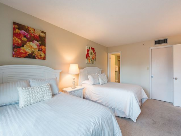 Two Bedroom Vacation Rental Siesta Key Pool & Amenities!