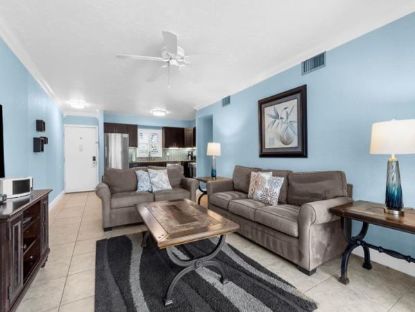 Luxury Two Bedroom Beach Condo Community Pool Sleeps 6