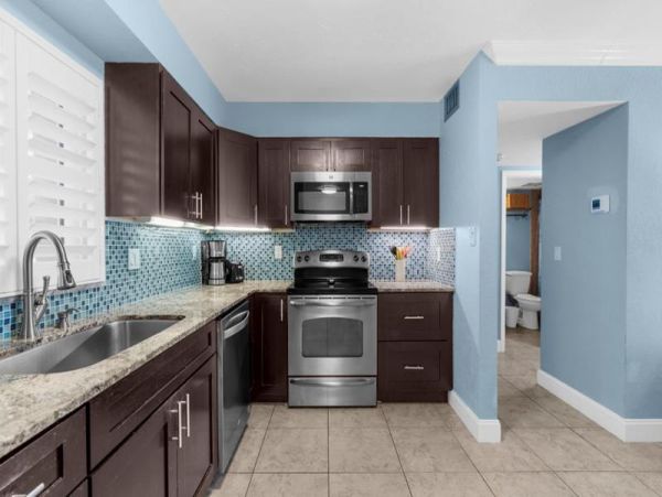 Luxury Two Bedroom Beach Condo Community Pool Sleeps 6