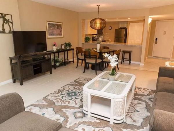 On Beach Vacation Condo Two Bedroom in Siesta Key