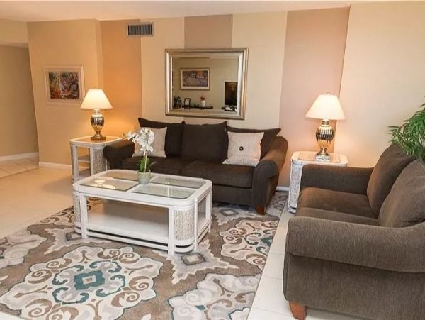 On Beach Vacation Condo Two Bedroom in Siesta Key