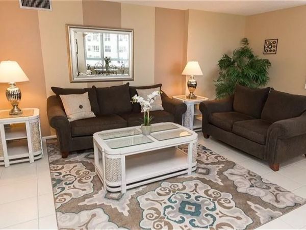 On Beach Vacation Condo Two Bedroom in Siesta Key