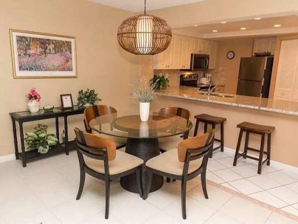 On Beach Vacation Condo Two Bedroom in Siesta Key
