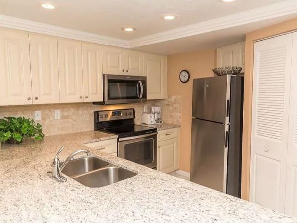 On Beach Vacation Condo Two Bedroom in Siesta Key