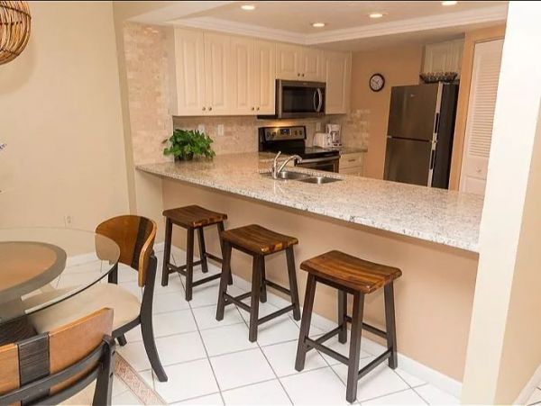 On Beach Vacation Condo Two Bedroom in Siesta Key