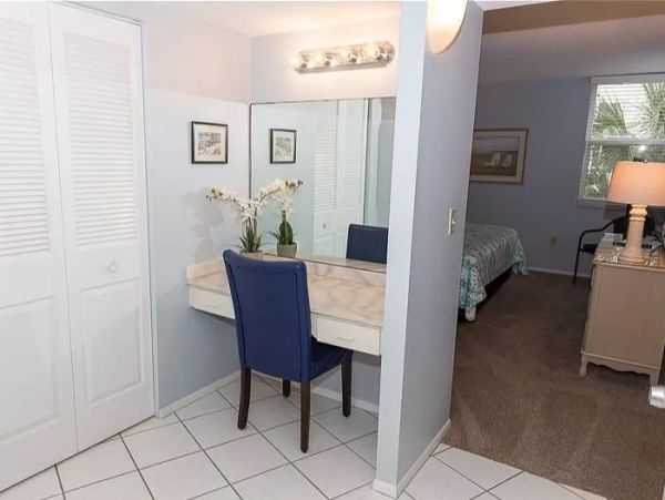 On Beach Vacation Condo Two Bedroom in Siesta Key