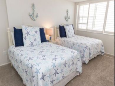 Siesta Key Vacation Condo Sleeps Six Guests.