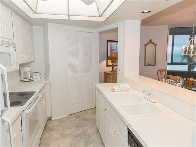 Siesta Key Vacation Condo Sleeps Six Guests.