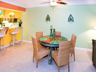 Dining Tabl & Chairs