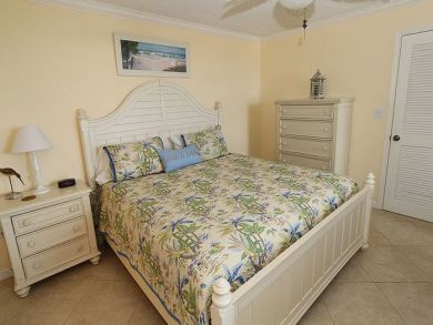 Naples Once Bedroom Great Pool It has it all