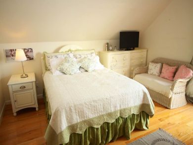 Queen Bed