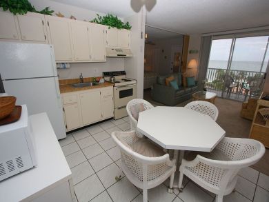 Kitchen & Dining Area